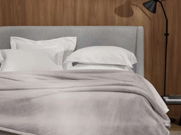 Cama aconchegante no frio: dicas para deixar o quarto mais confortável