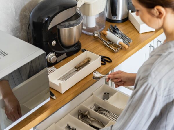 Como organizar a cozinha nova com utensílios indispensáveis?