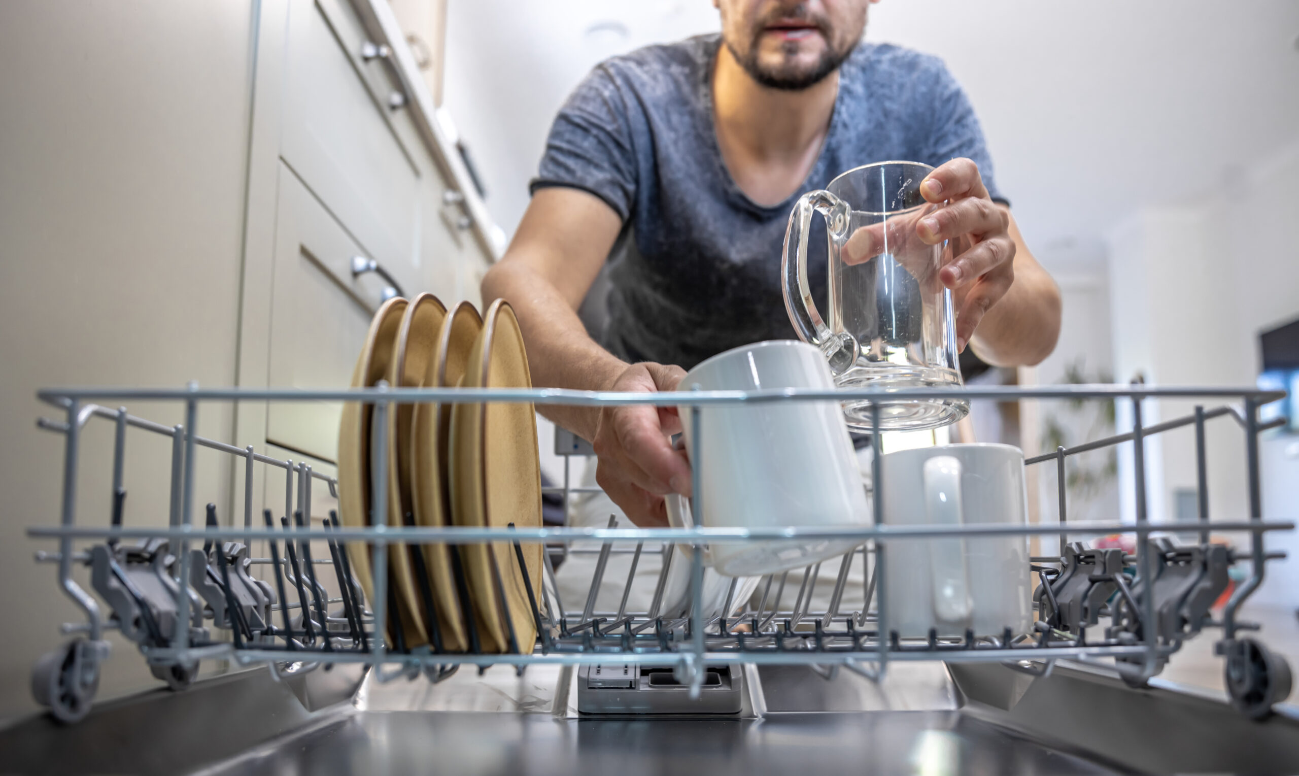Como escolher uma máquina lava-louças para deixar a rotina da cozinha mais prática?